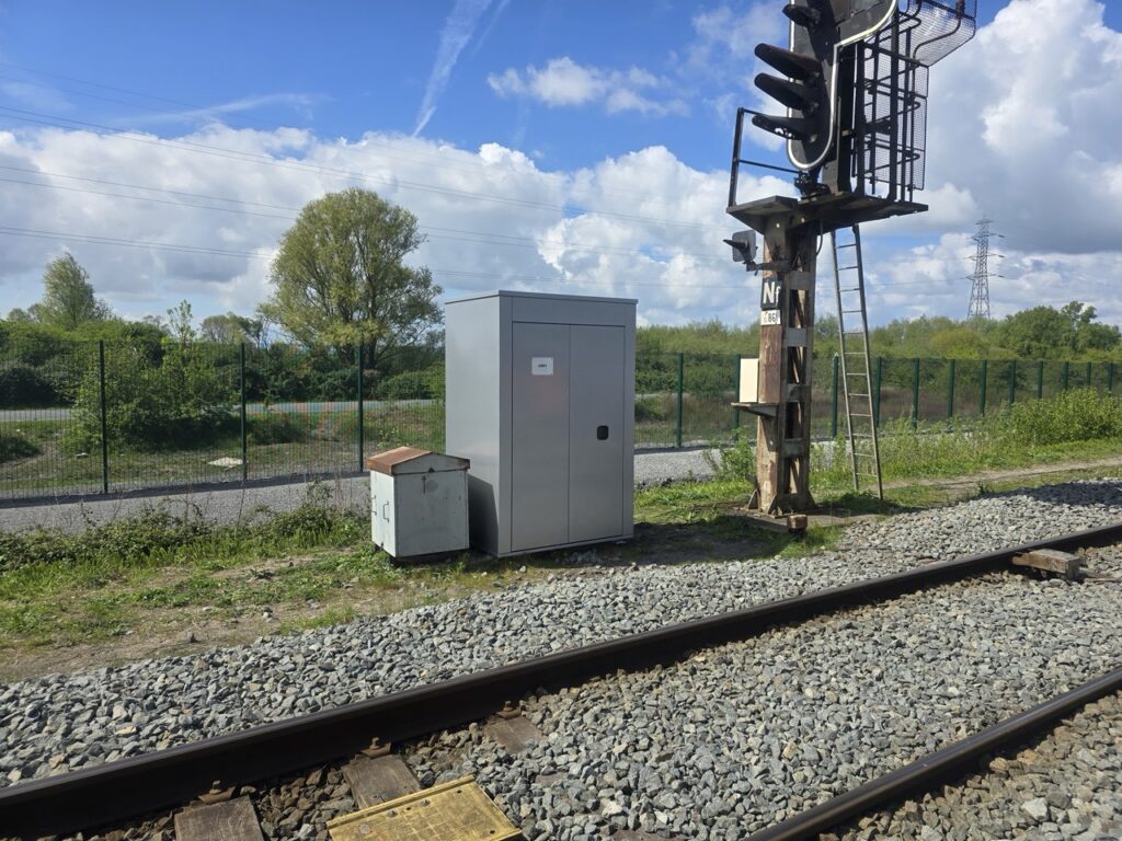 Armoires de signalisation ferroviaire modernes