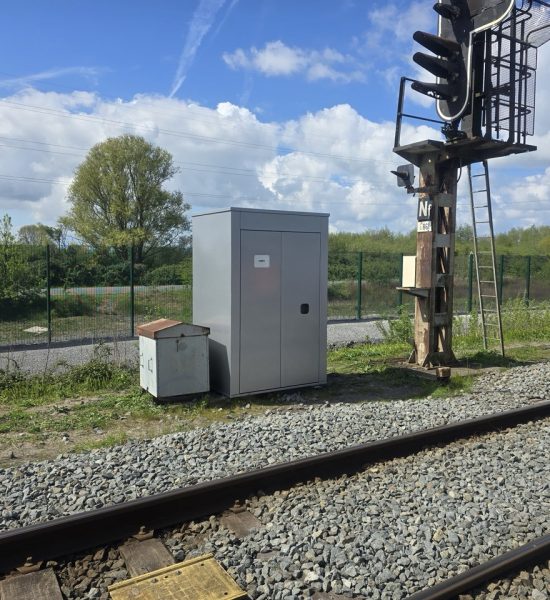 Armoires de signalisation ferroviaire modernes